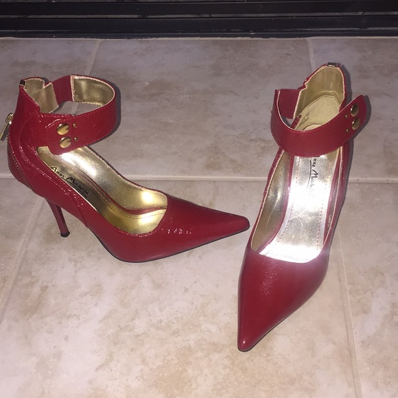 Heels - Picture 2 of 4